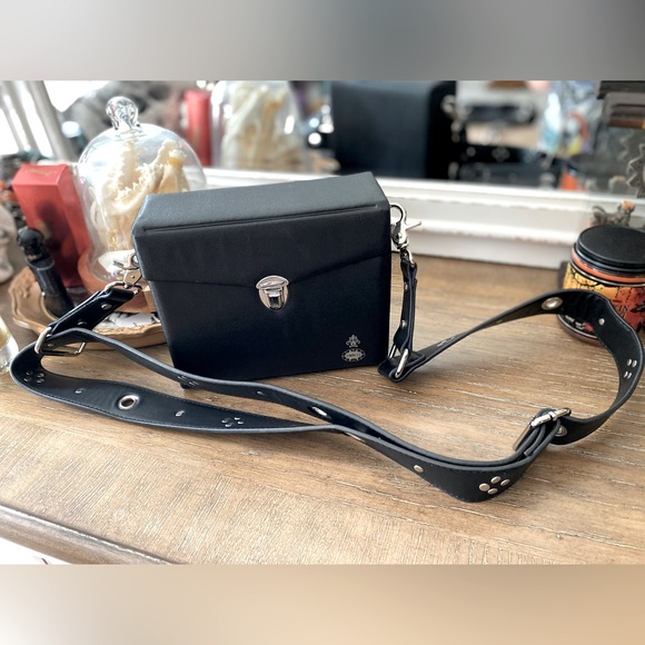 Vintage small binoculars case converted into bag with strap - Picture 2 of 9